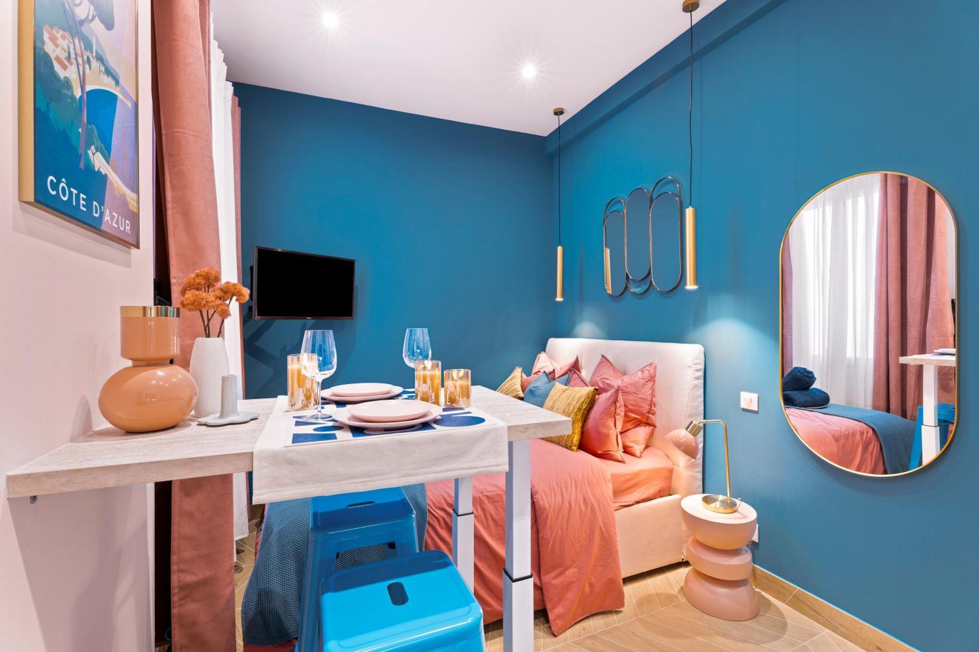 Renting - Spitalieri - Chic & Cosy Art Deco Nest Etoile Apartment
